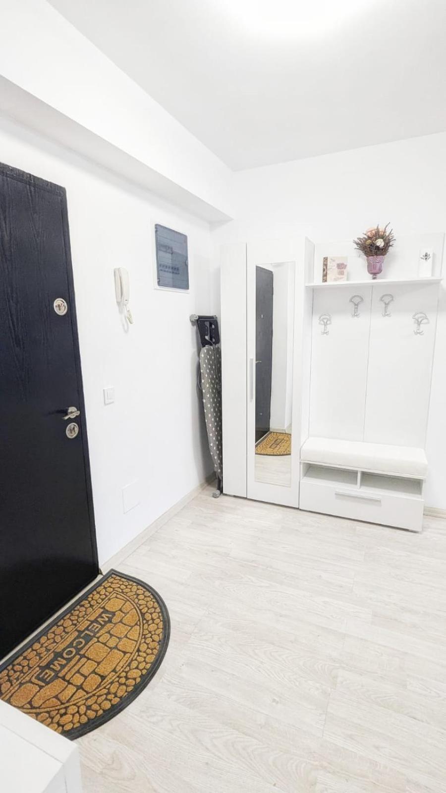 Airport Apartment 70 Squared Meters Otopeni Ngoại thất bức ảnh